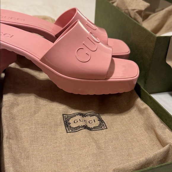 Gucci Rubber Slide Sandal - Picture 6 of 6